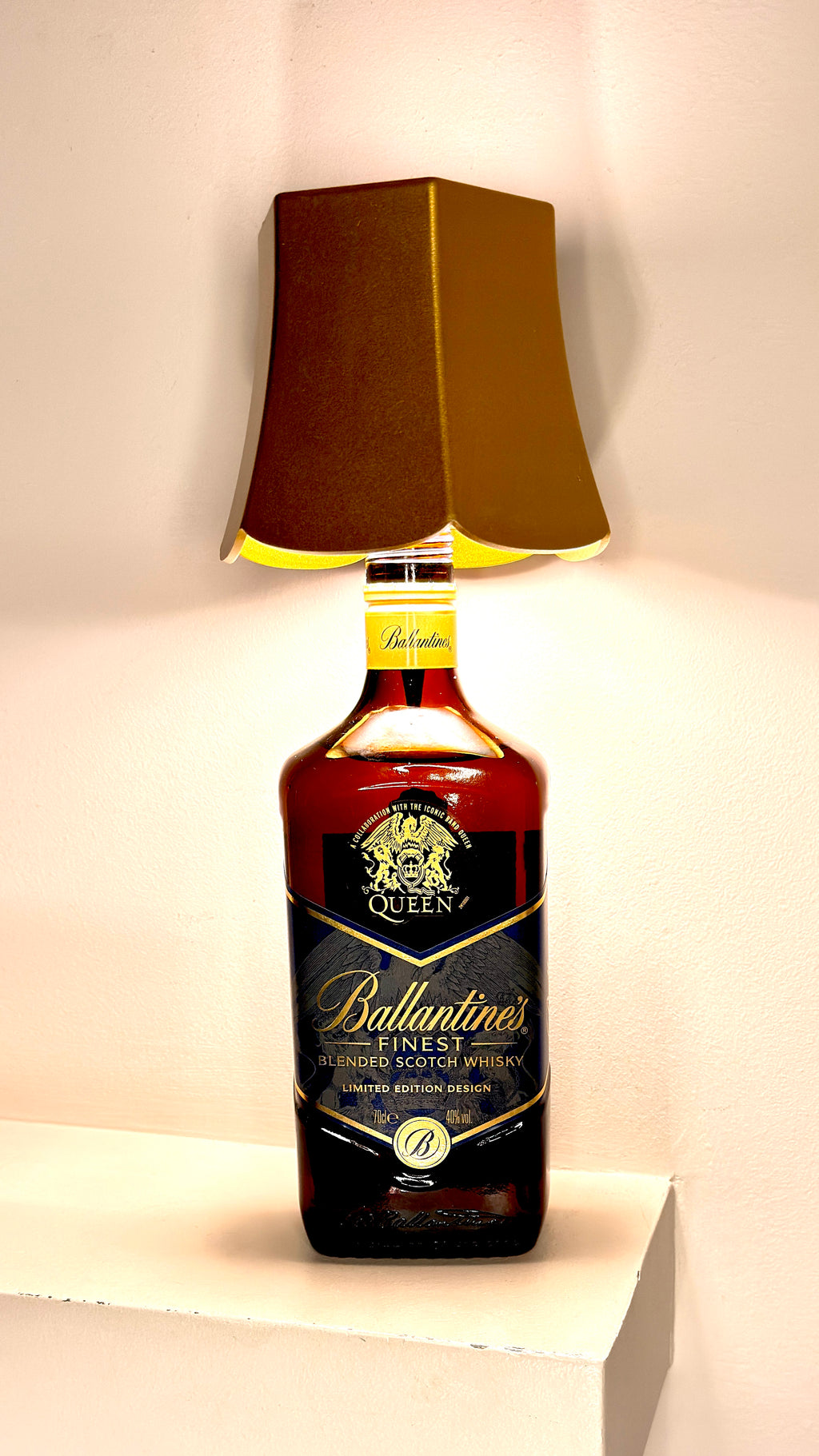 Ballantine's Queen ''Whiskey'' Table Lamp