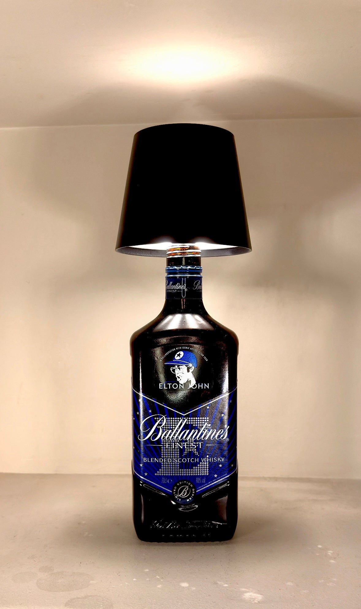 Ballantine's Finest ''Whiskey'' LImited Elton John Edition Table Lamp
