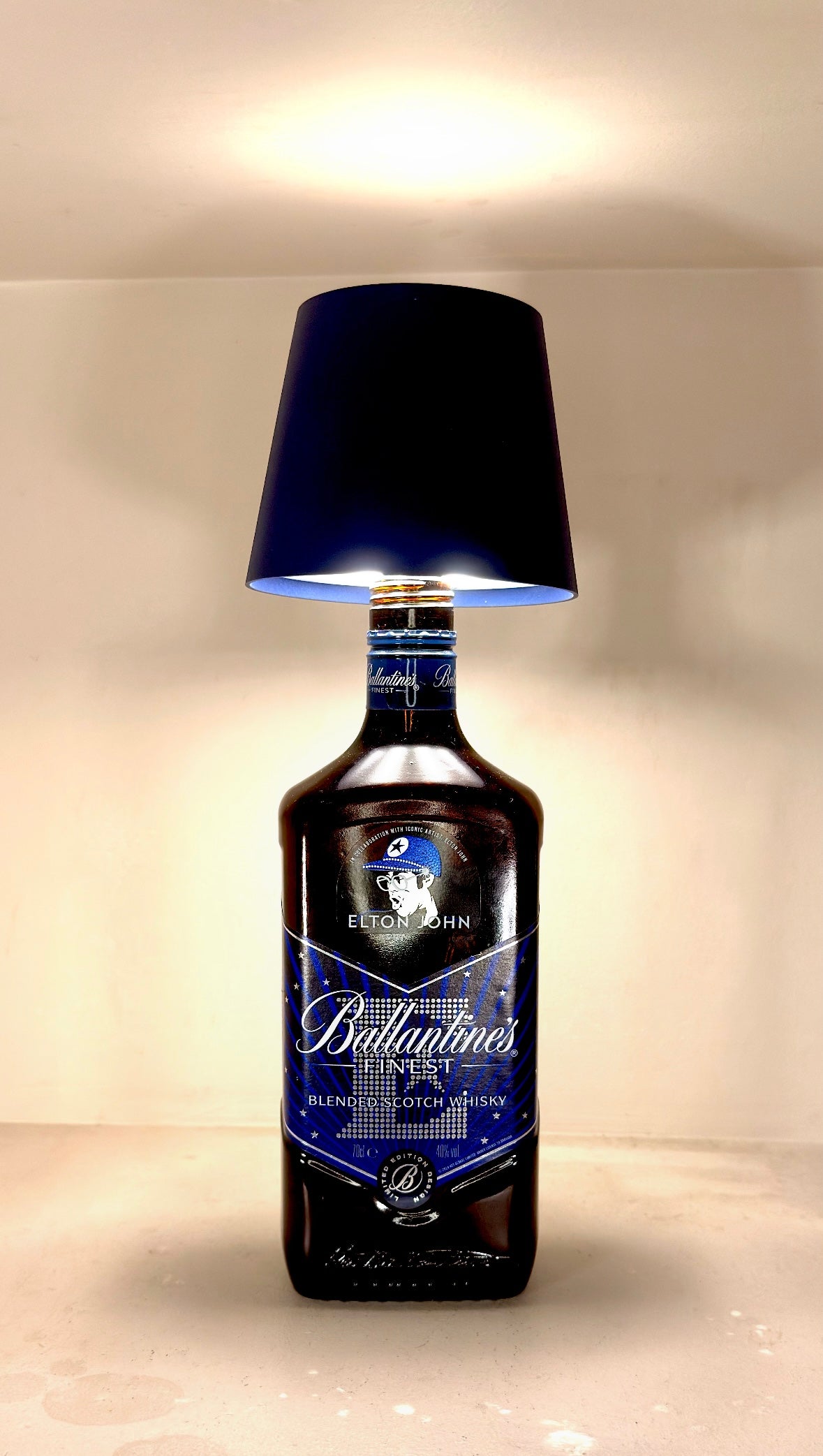 Ballantine's Finest ''Whiskey'' LImited Elton John Edition Table Lamp