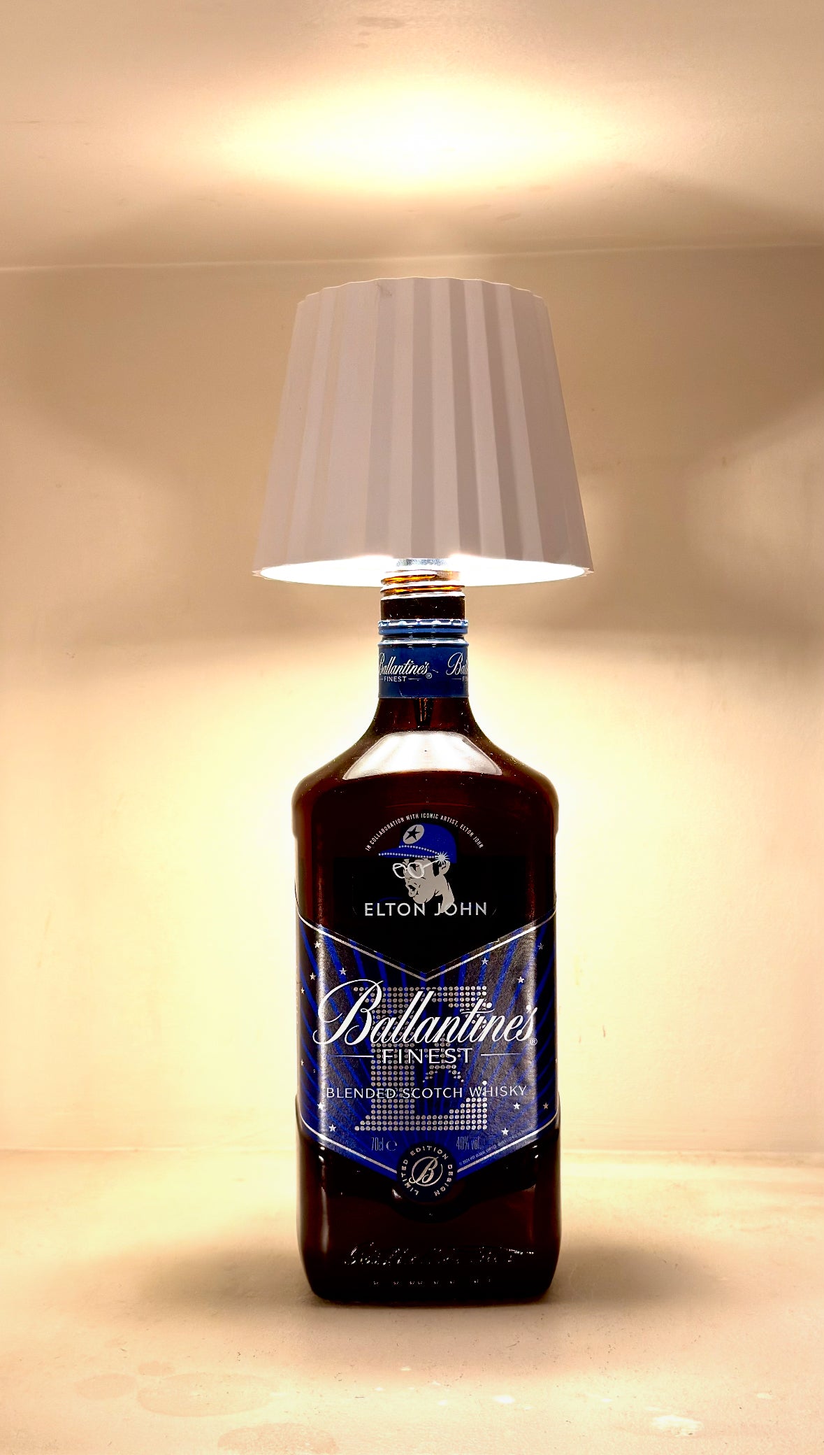 Ballantine's Finest ''Whiskey'' LImited Elton John Edition Table Lamp
