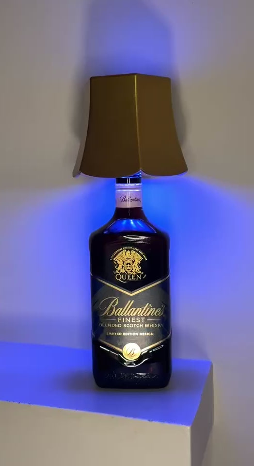 Ballantine's Queen ''Whiskey'' Table Lamp